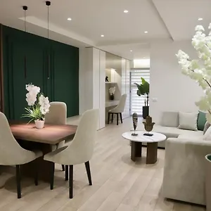 https://la-grand-pazari-i-ri.hotels-in-tirana.com